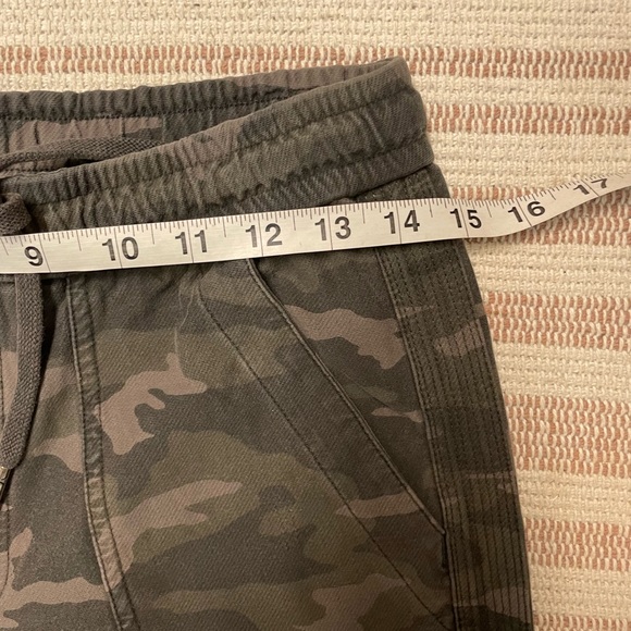 * | Athleta | Camo Farallon Jogger Drawstring Pants. Size 4. - Picture 13 of 14